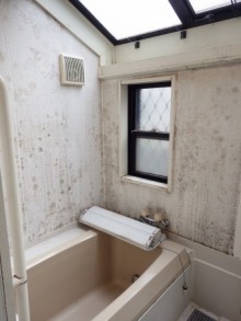 変形の浴室スペースも施工技術でシステムバスに 変形の浴室スペースも施工技術でシステムバスに